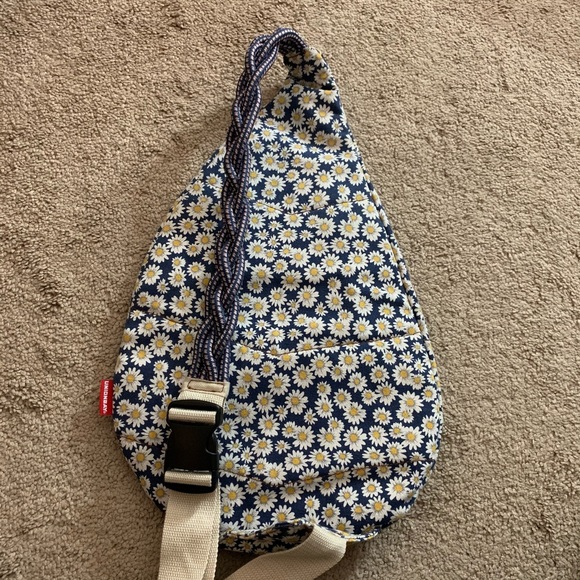 Daisy print one strap backpack - Picture 3 of 6